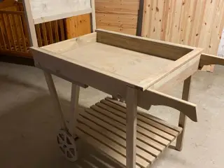 Vogn på hjul massiv træ