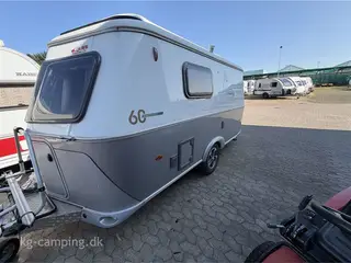 2018 - Eriba Touring Triton 430 60 - Edition Lille let rejsevogn med mover, cykelholder og fast markise.
