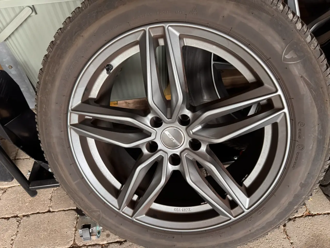 Billede 1 - Originale Nissan Ariya 19” vinterhjul – kun kørt c