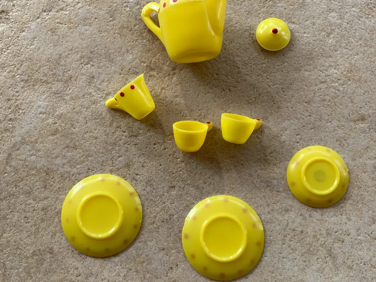 Billede 3 - Kaffestel i plastic til dukker