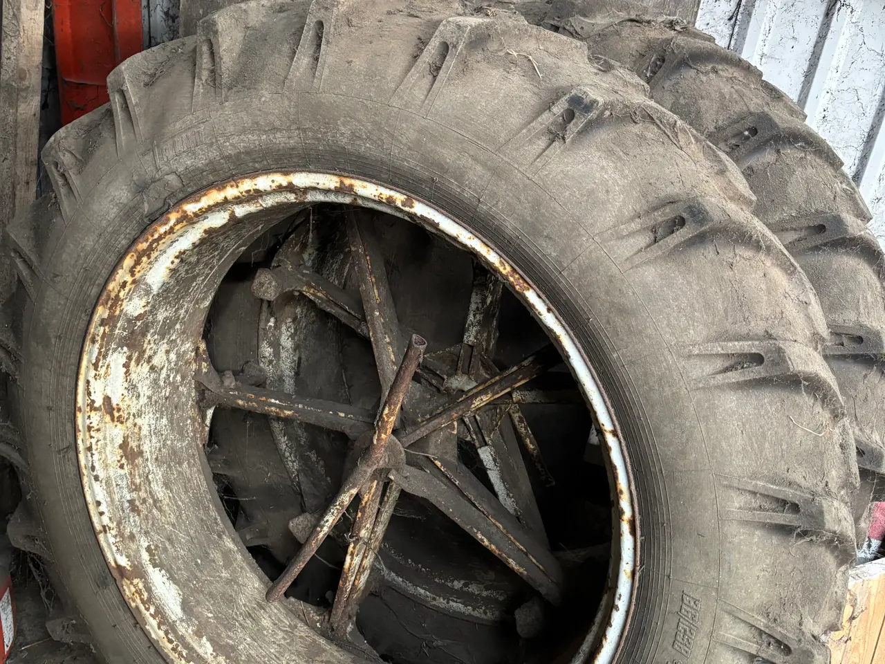 Billede 1 - Tvillingehjul traktor 136/12 R38