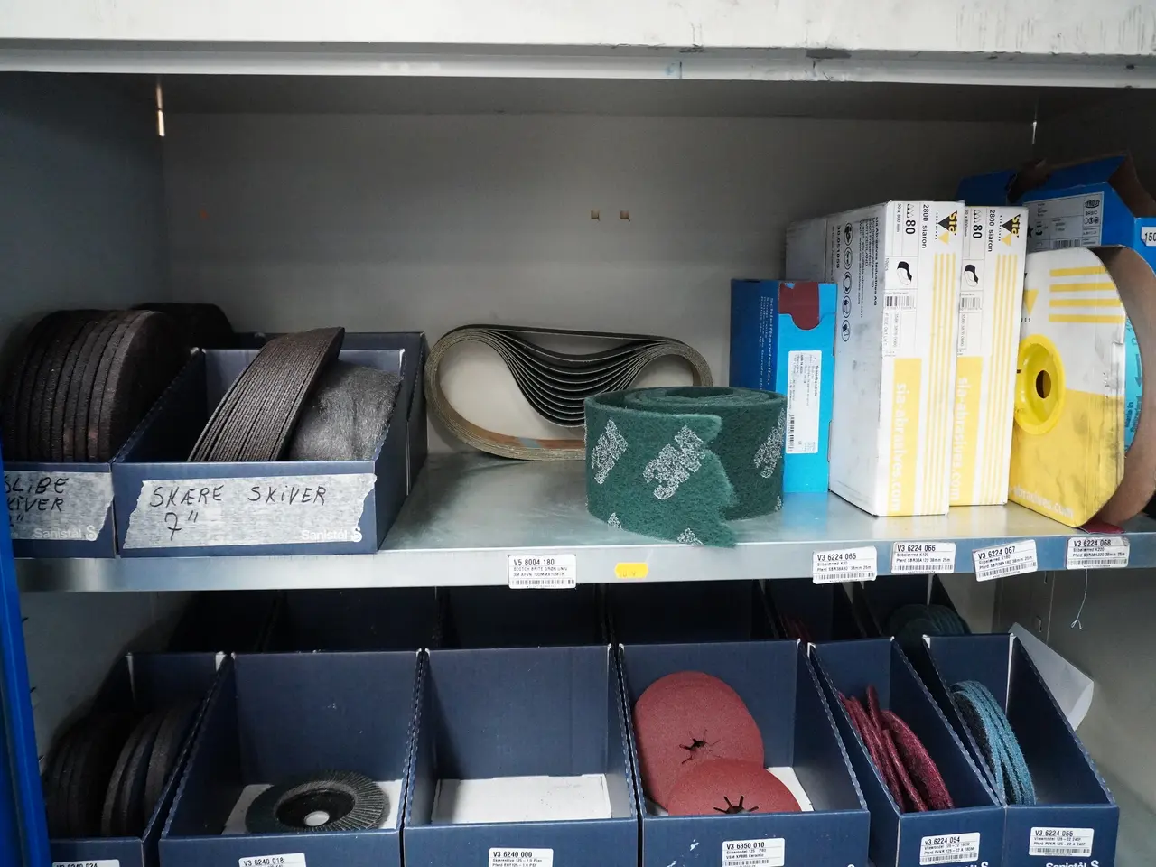 Billede 2 - Diverse slibemateriale I skab