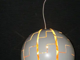 IKEAs kendte kugle-lampe