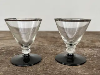 2 Lis snapseglas.