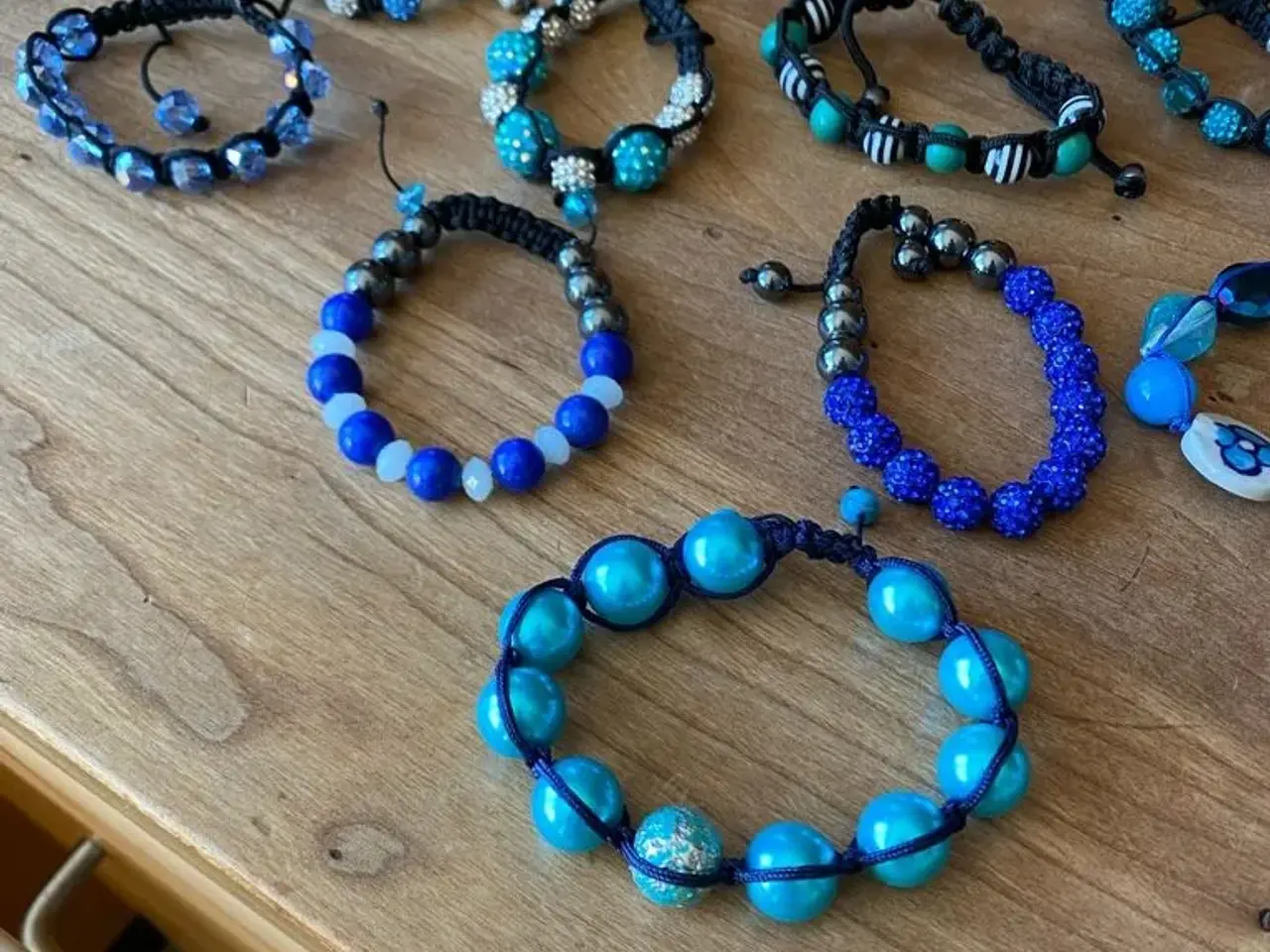 Billede 8 - Nye knyttede armbånd