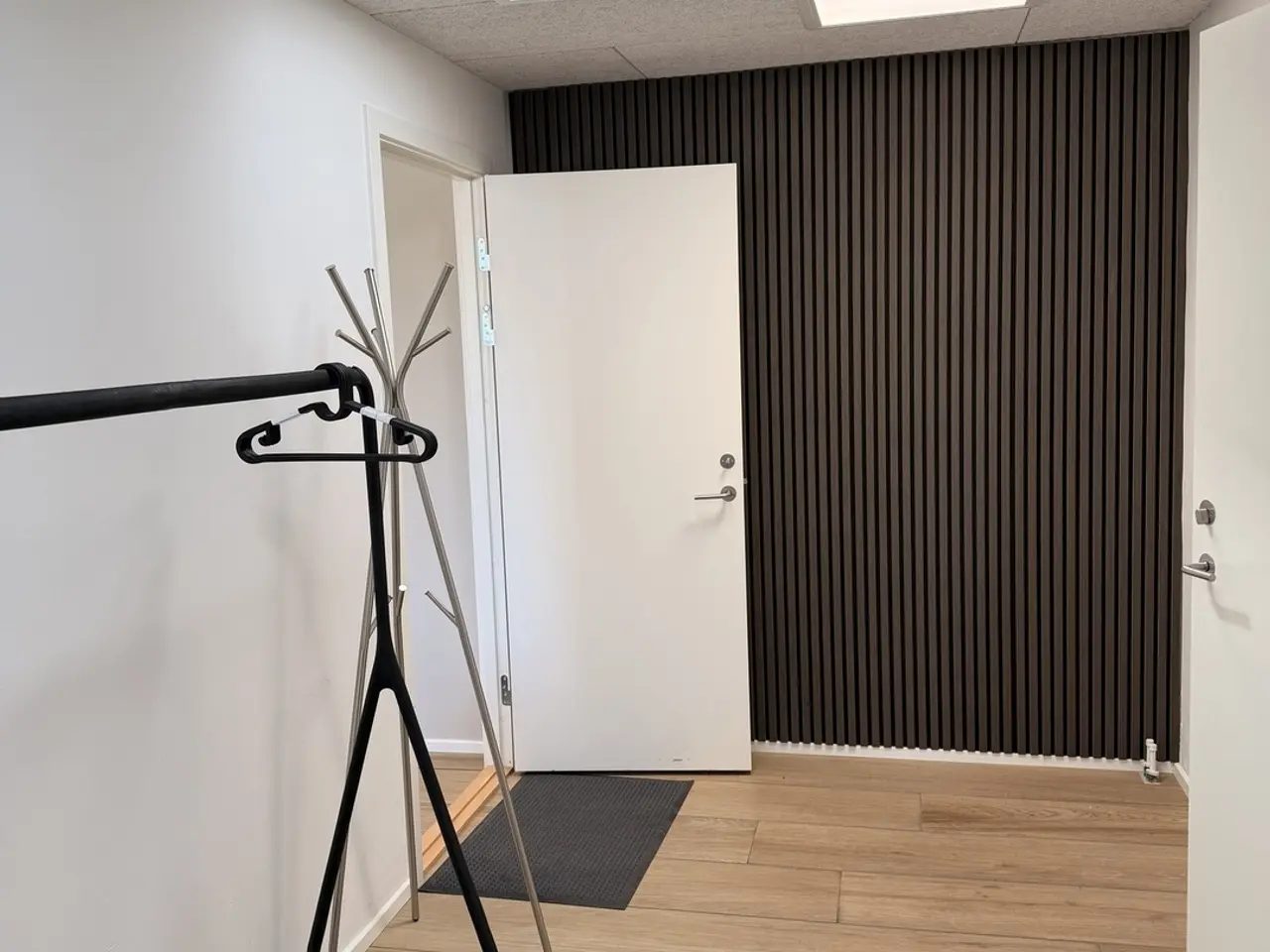 Billede 6 - Indbydende og moderne lokaler - 100% plug-and-play. Medbring blot bærbar.