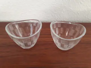 2 små skåle muligvis fra fra Fyens Glasværk