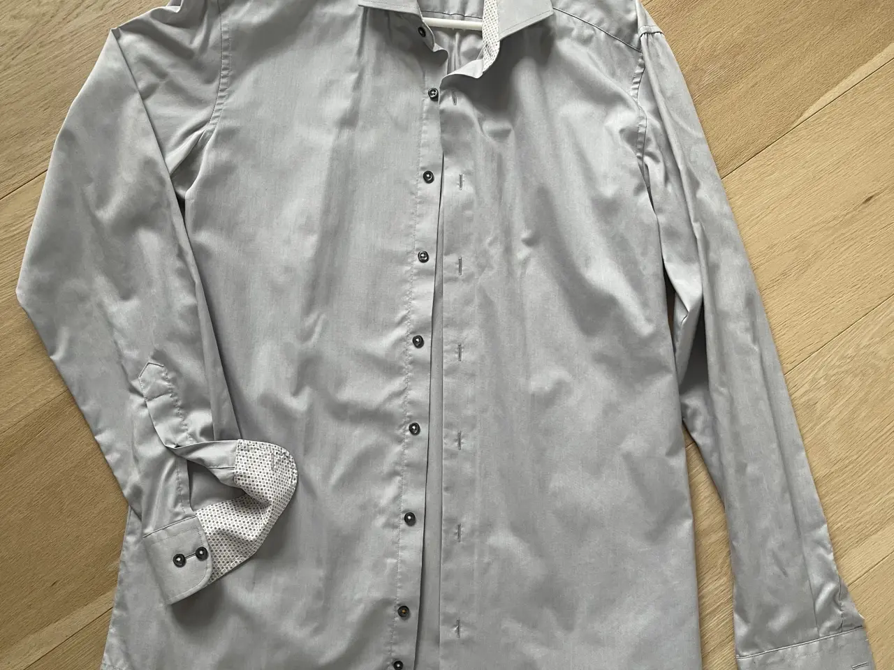 Billede 2 - Lysegrå Eterna skjorte str. 41 slim fit