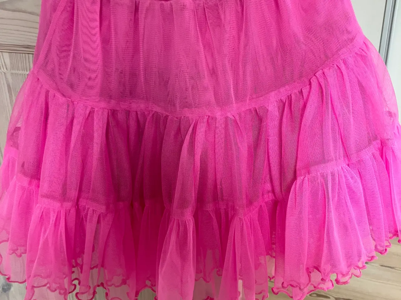 Billede 1 - Pink tyl nederdel str. 110/116