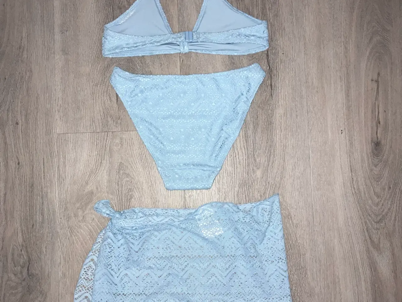 Billede 2 - Bikini og skørt str. 146/152