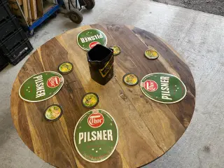 Barsæt med hårdt træ  bord 