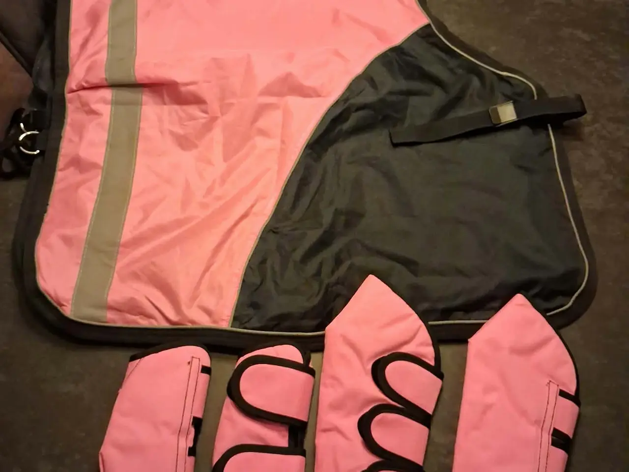Billede 2 - pink udstyr
