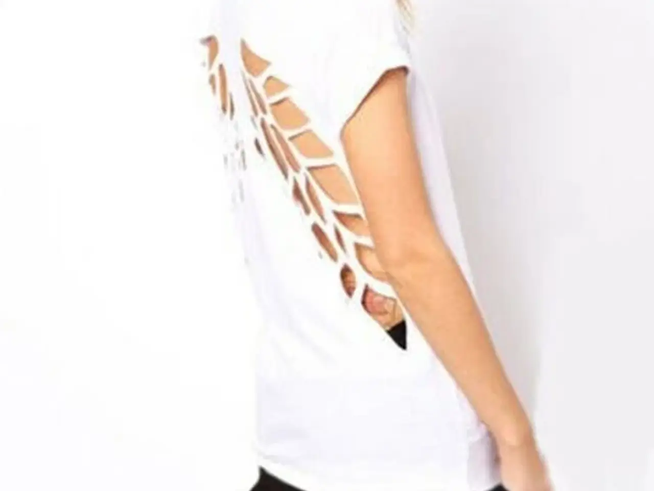 Billede 2 - T Shirt,med huller i ryggen,som engle vinger/Large
