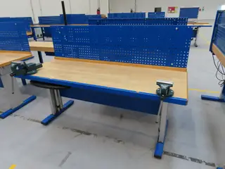 El. Hæve/sænke arbejdsbord med 2 stk. Skruestik RIDGID Junior 120