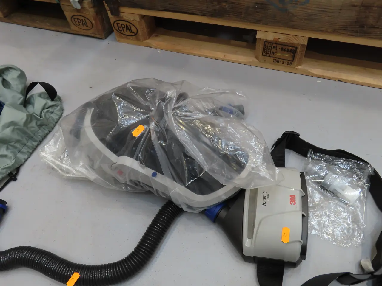 Billede 1 - Åndedrætsværn 3M Versaflo M-300 med filter 3M Versaflo samt batteri