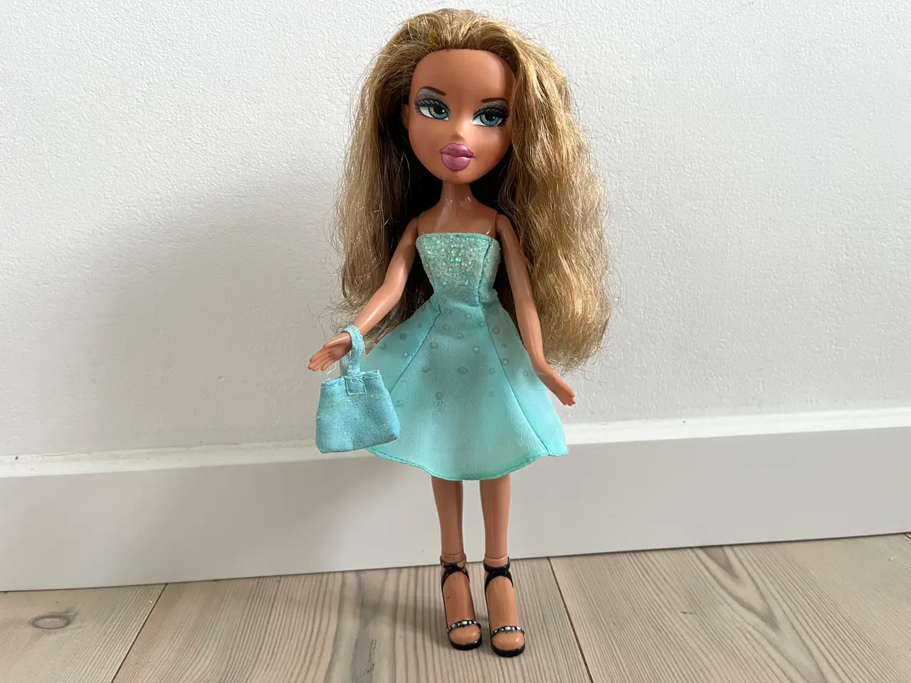 Billede 6 - Bratz Hollywood Style Yasmin med original kjole og