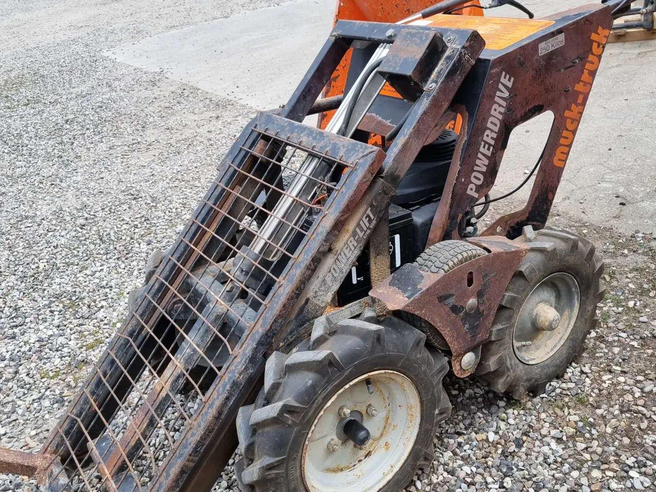 Billede 1 - Muck Truck med stenløfter og trillebør