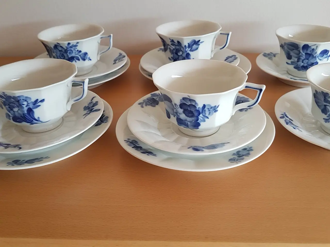 Billede 1 - Blå Blomst kantet kaffesæt - 8608+8553