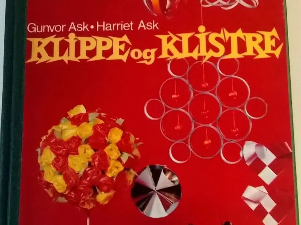Billede 1 - Klippe og klistre af Gunvor Ask og Harriet Ask