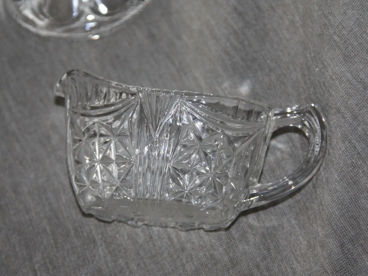 Billede 4 - Glas sukkerskål på fod samt flødekande