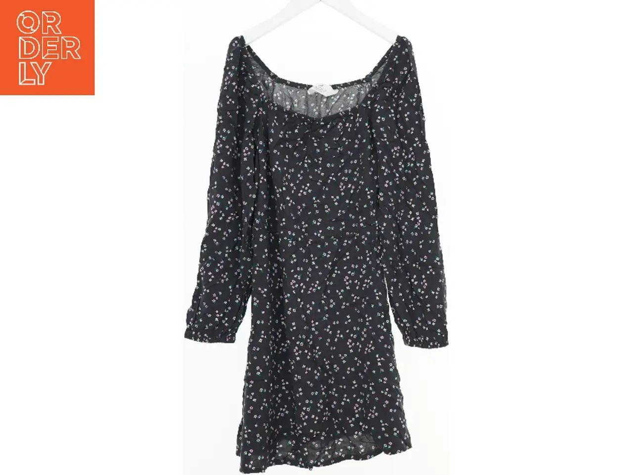 Billede 1 - Blomstret kjole fra H&M (str. 146)