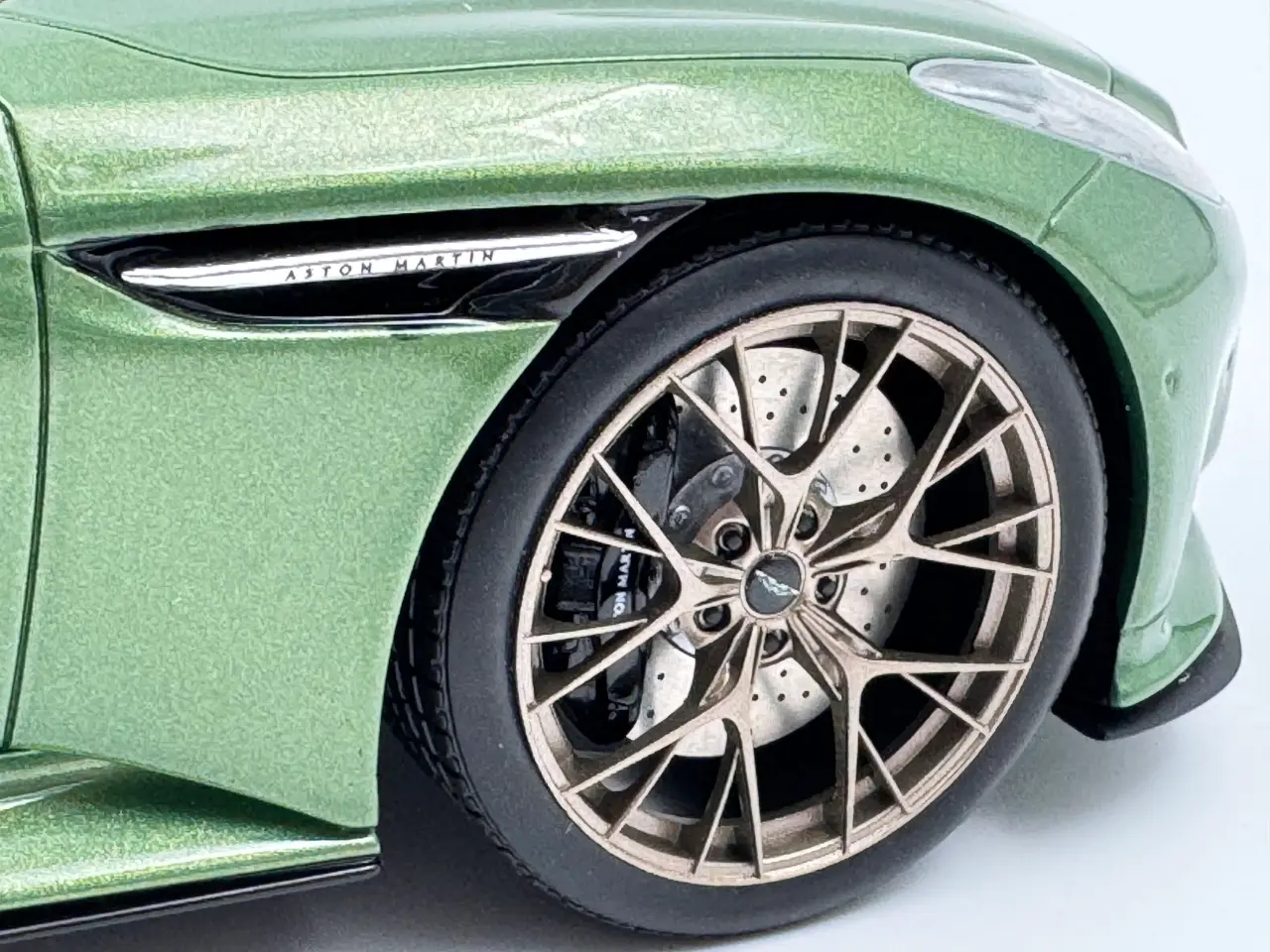 Billede 8 - 2023 Aston Martin DB12 - 1:18