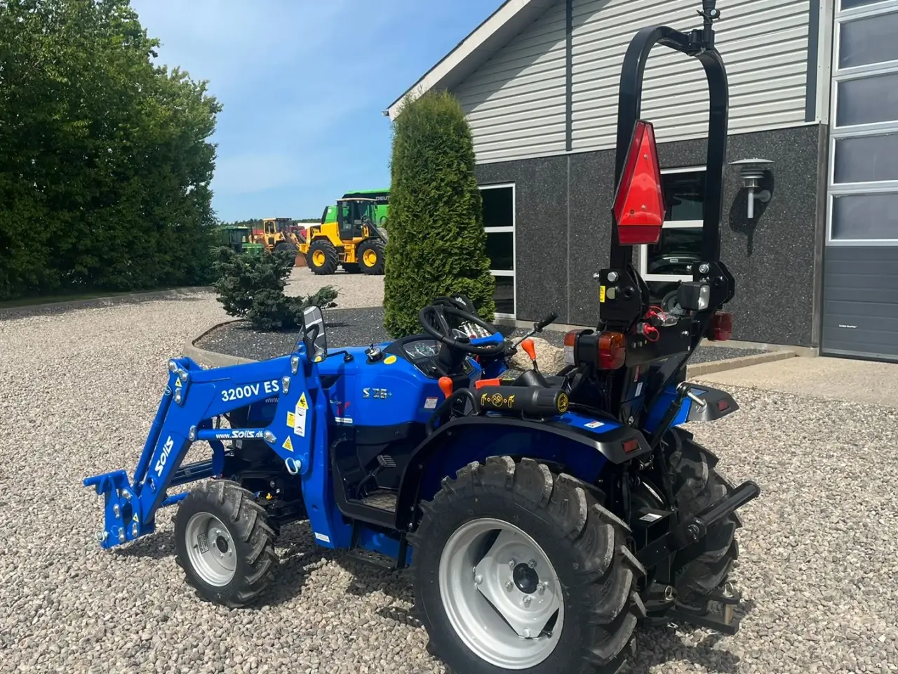 Billede 3 - Solis S26 6+2 gearmaskine med Fuldhydraulisk frontlæsser