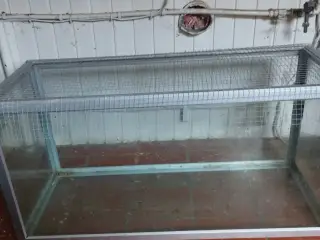 Super stort og godt bur. L:100cm,H:50cm,D:40cm