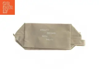Beige toilettaske med citater fra Paulas Choice (str. 30x12 cm)