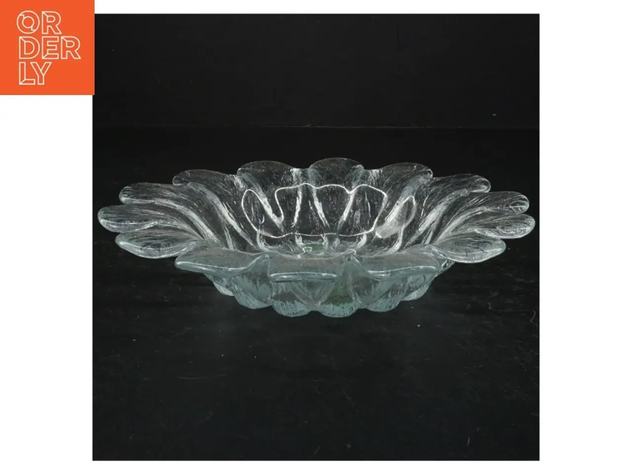 Billede 1 - Glasfad i blomsterdesign (str. 23 cm)