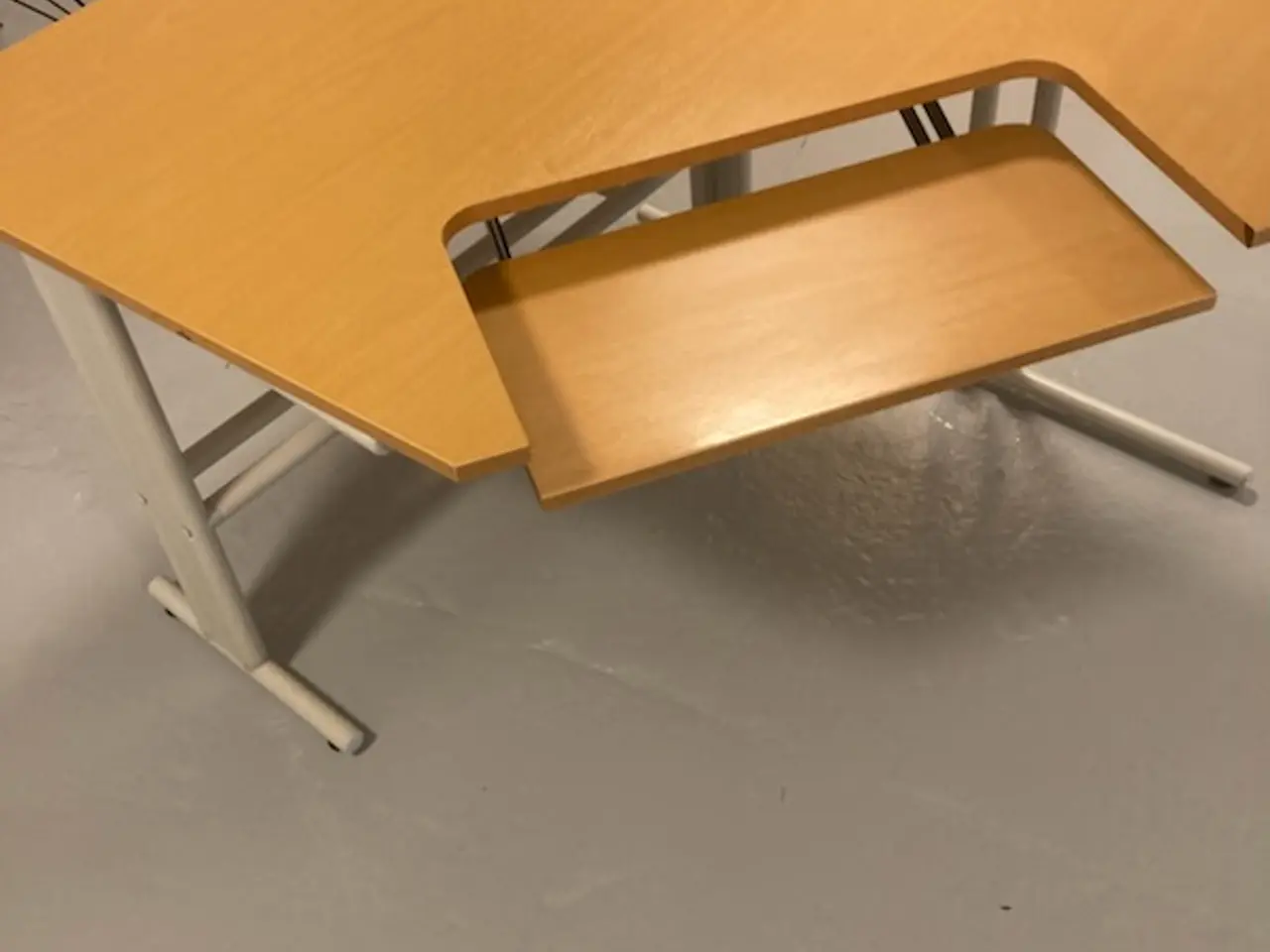 Billede 2 - Skrivebord.