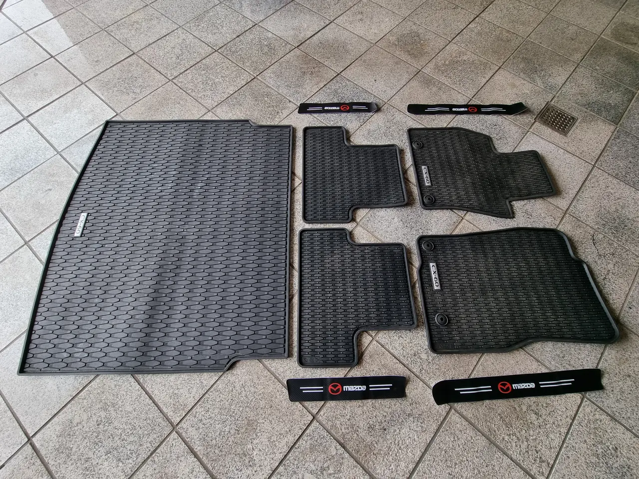 Billede 2 - Originale Mazda CX 60 gummimåtter