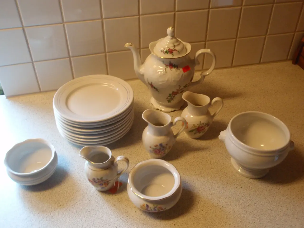 Billede 1 - Jern porcelæn 9 stk.(Frokost tallerkener)