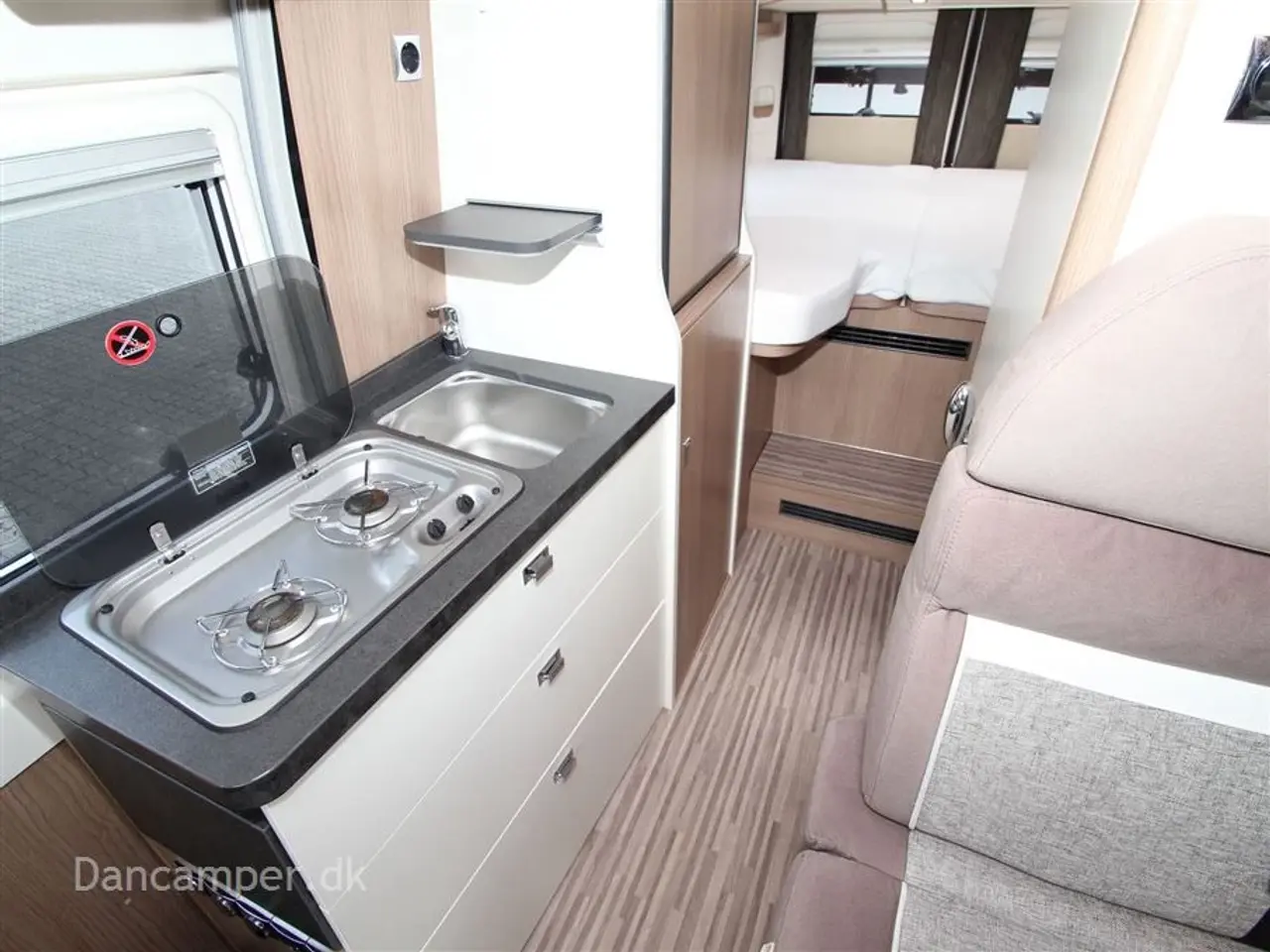 Billede 13 - 2019 - Carthago van 640 LE Chaming   Carthago Charming, Luksusvan godt udstyret - Enkeltsengsmodel. 150Hk Automatgear - Solcelle - inverter mm.