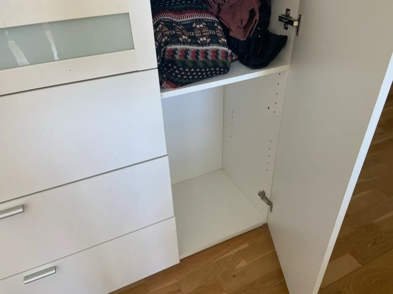 Billede 3 - Hvid kommode sælges