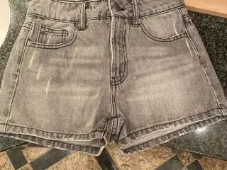Only shorts str small