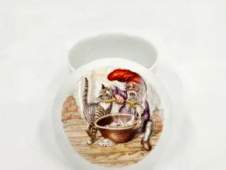 Bonbonniere Nisse Spiser Risengrød. Sortering 1 Sjælden
