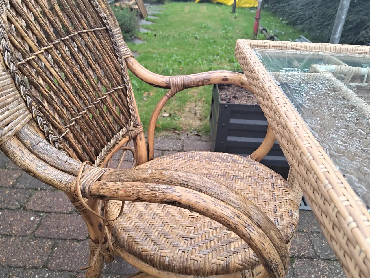 Billede 5 - Havebord i polyrattan m. to stole