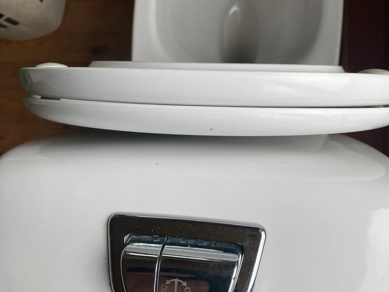 Billede 2 - Gustavsberg toilet med to skyl, soft close sæde