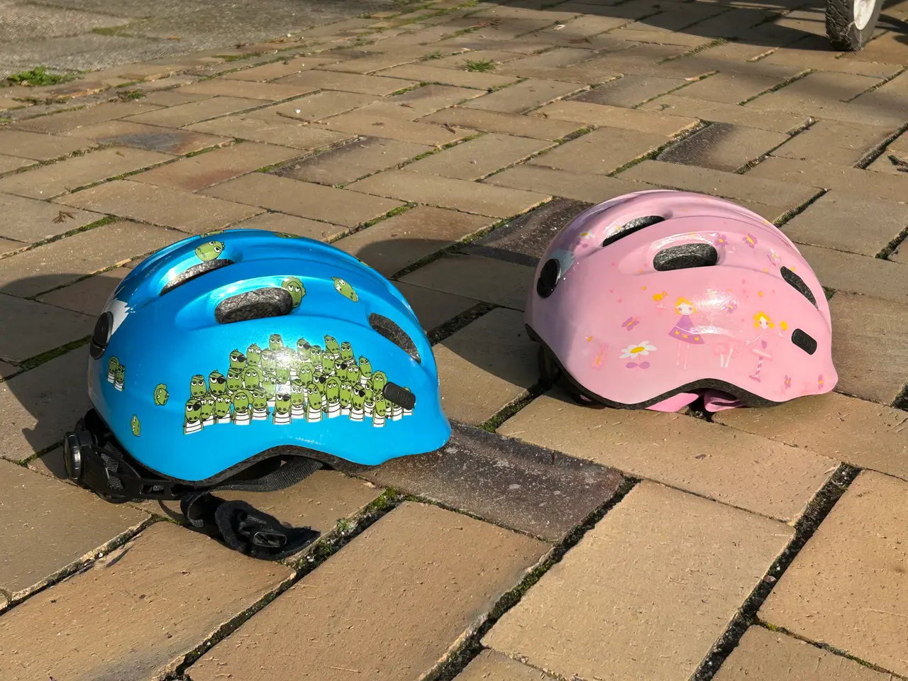 Billede 1 - 2 forskellige børnecykelhjelme