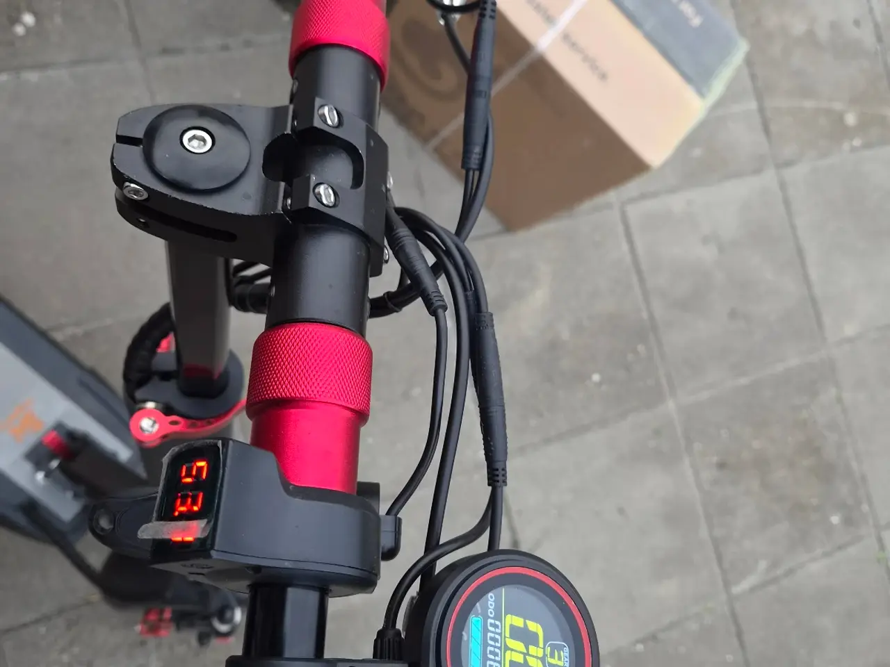 Billede 2 - 🛴 Kukirin M4 Pro – Robust el-løbehjul med sæde