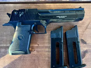 Hardballpistol med 2 magasiner