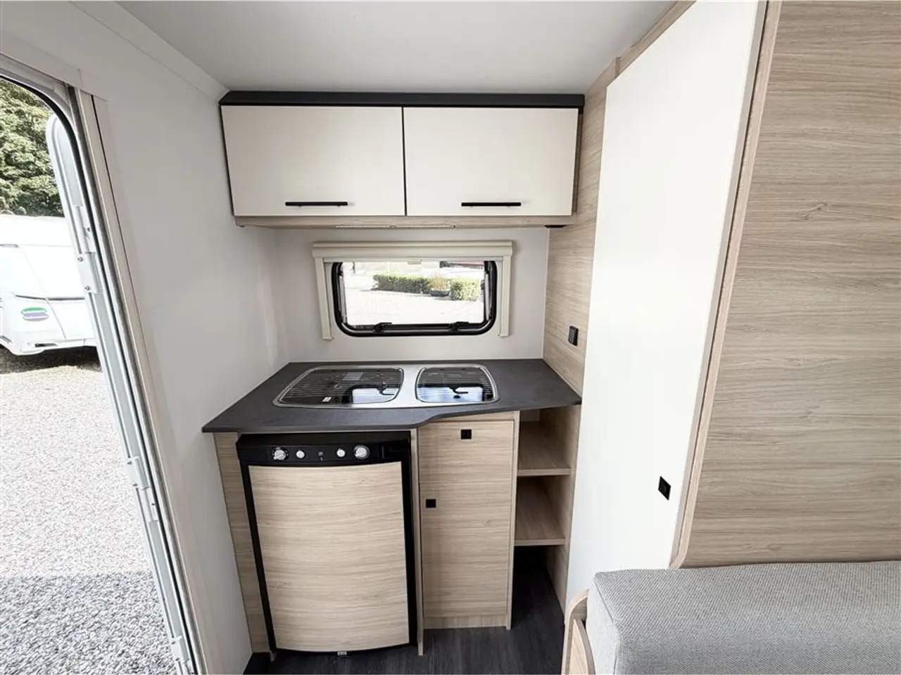 Billede 9 - 2024 - Caravelair ALBA 400 Dobbeltseng-Mover-Telt-Gulvtemp.