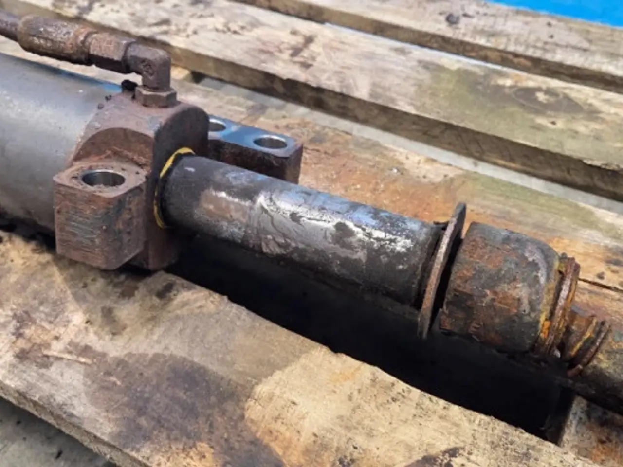 Billede 9 - New Holland LB115B Styrecylinder 85807979