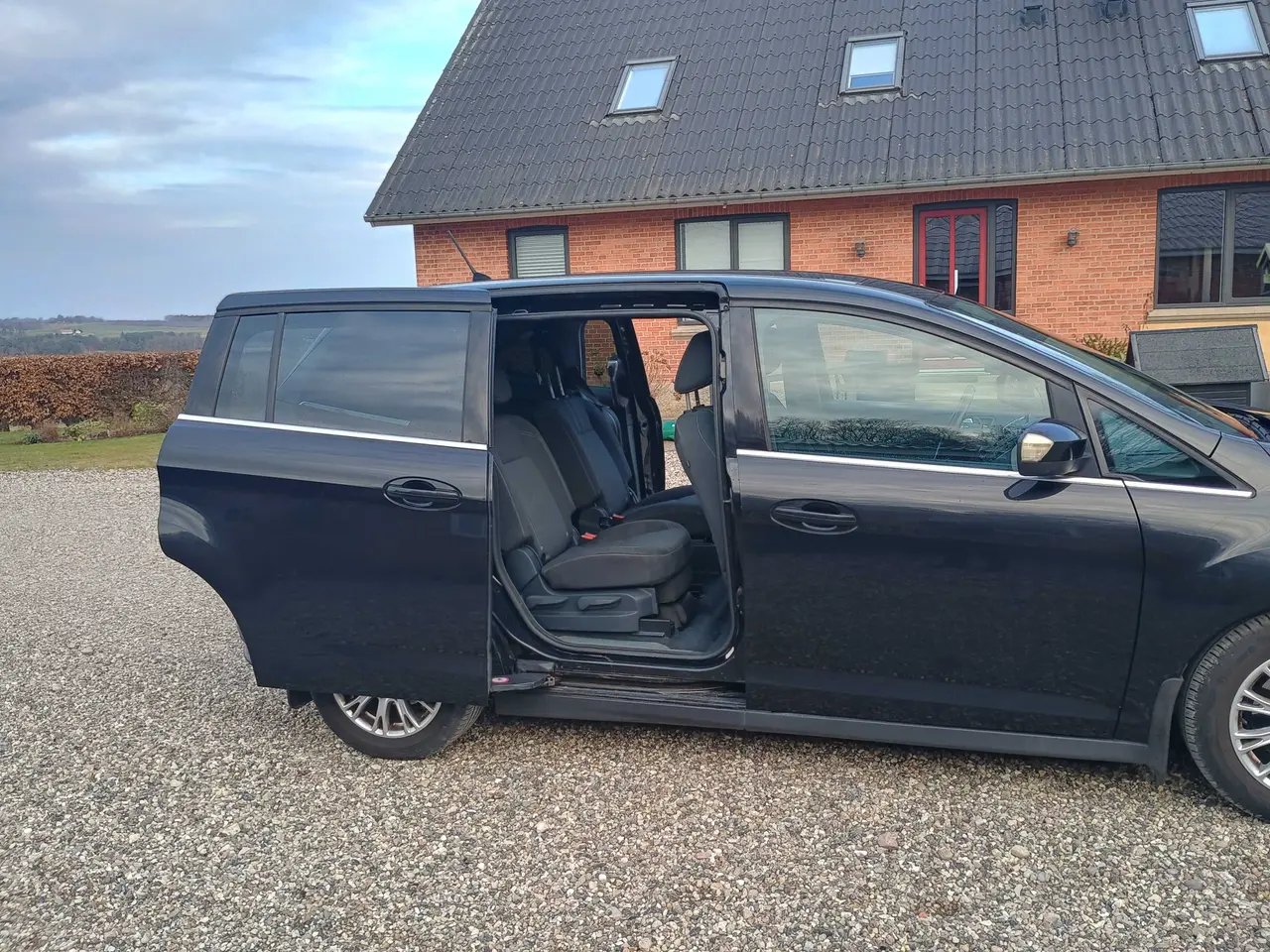 Billede 3 - Skøn rejsebil m 7 sæder