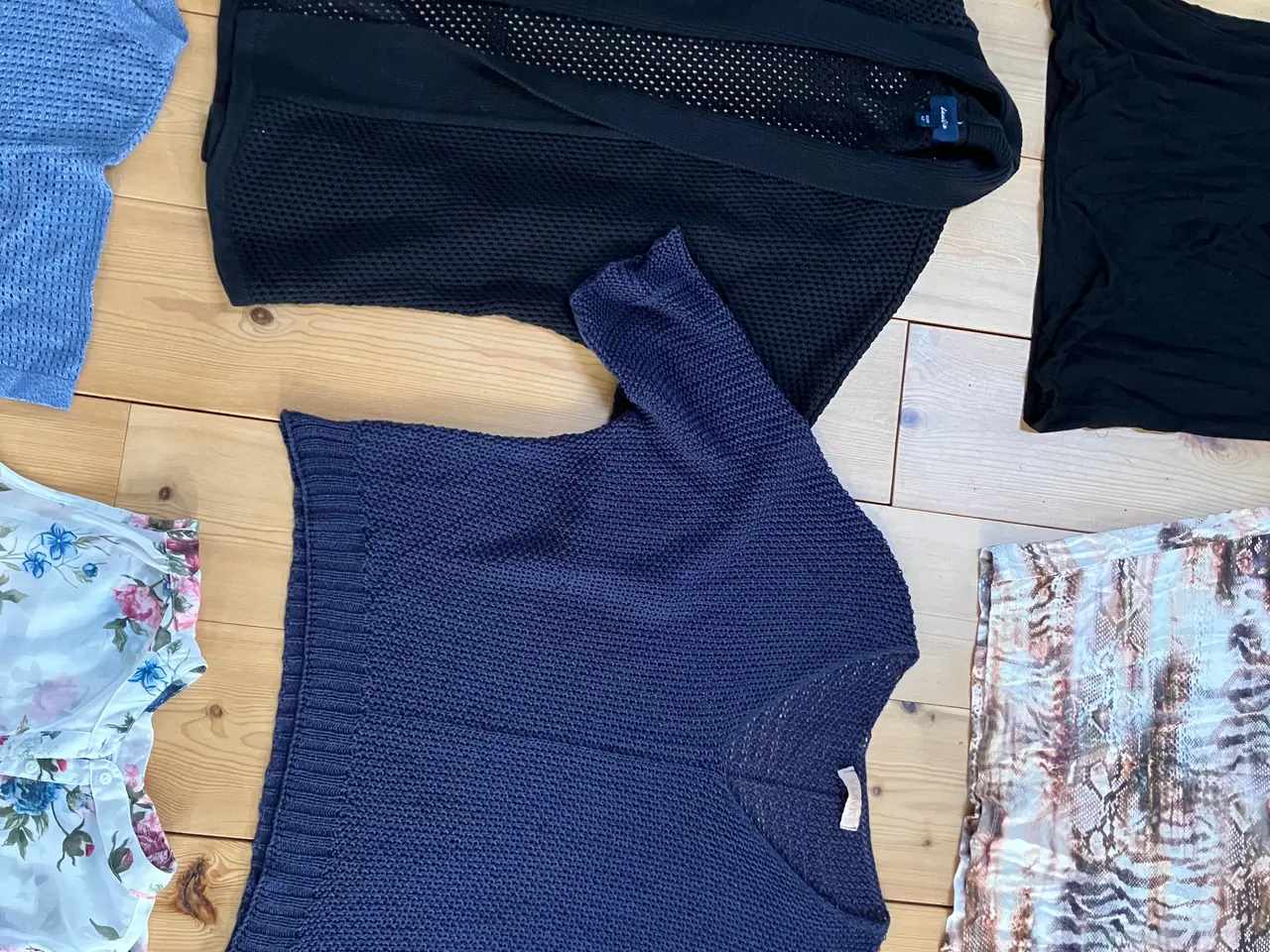 Billede 4 - Sommer overdele 8 stk samlet