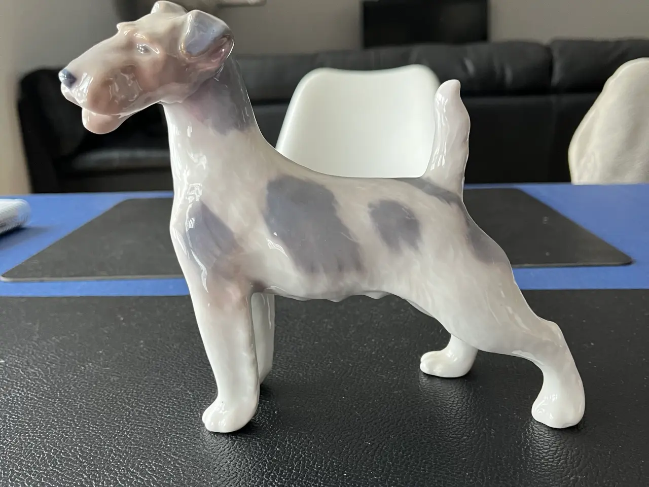 Billede 1 - Royal Copenhagen.Foxterrier figur nr. 2967.
