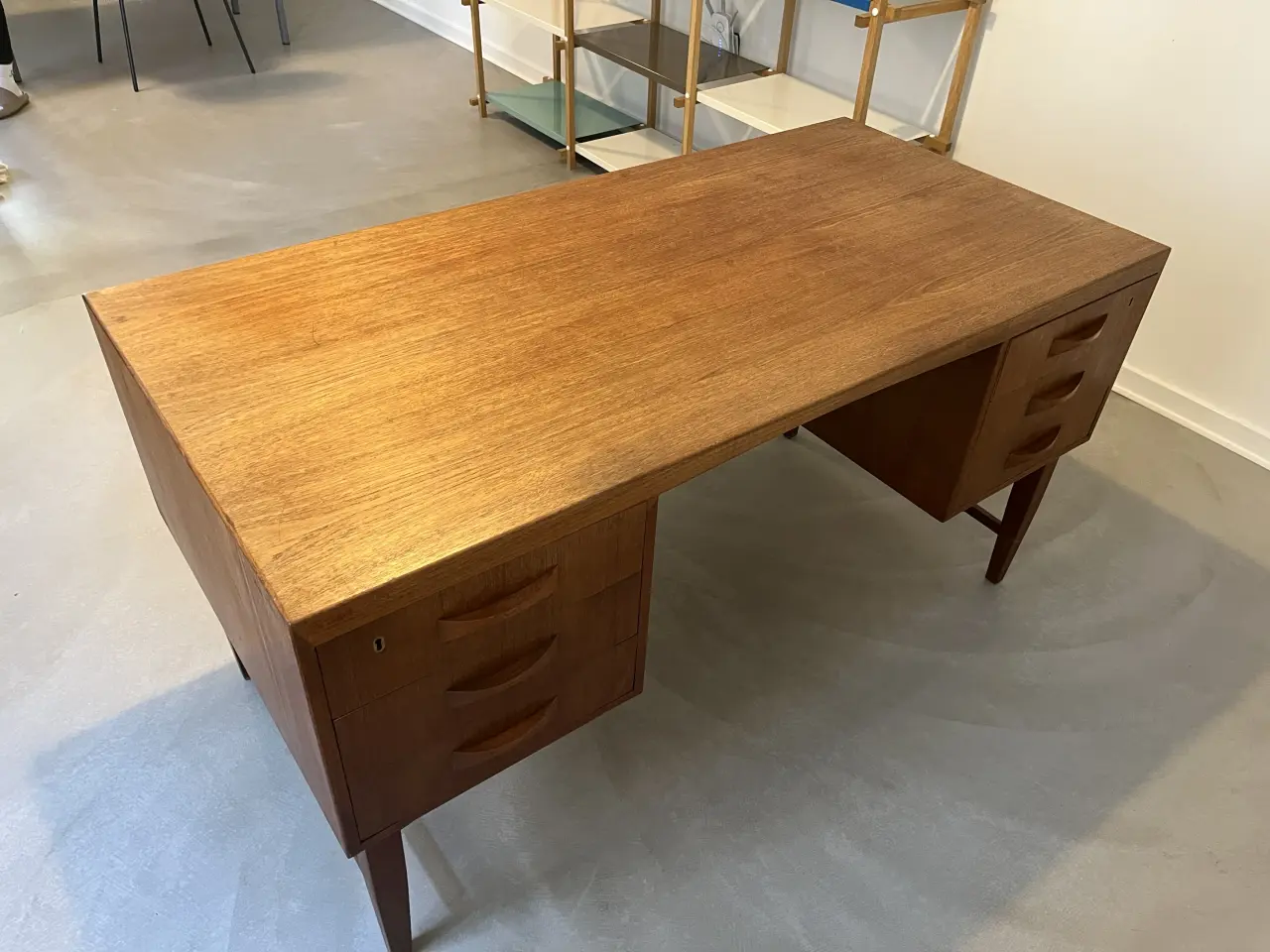 Billede 3 - Skrivebord i teak - Arkitekttegnet