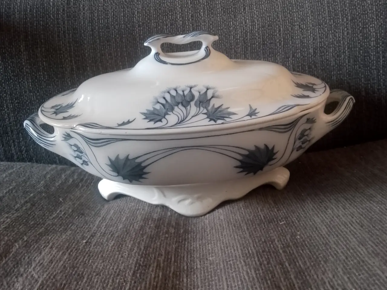 Billede 1 - Villeroy og boch oval terrin med låg. Milla/Tidsel
