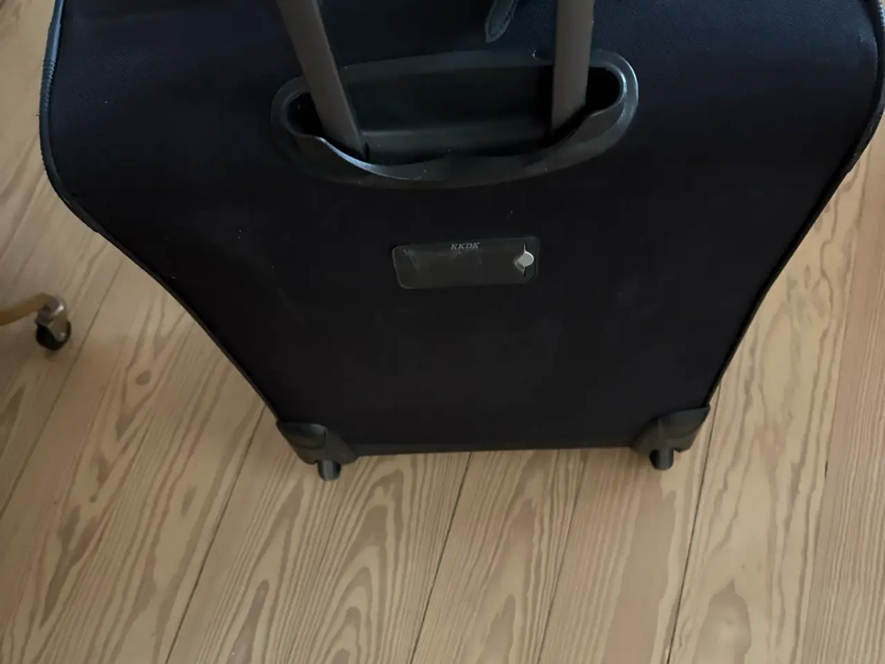 Billede 6 - Sort kuffert med teleskop håndtag og 2 hjul